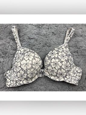 Victoria’s Secret body by Victoria black and white floral push up bra
